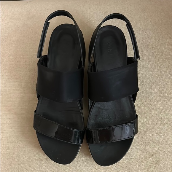 Elegant Vaneli Black Adjustable Sandals with white & gold heels, size 7 - Picture 5 of 6